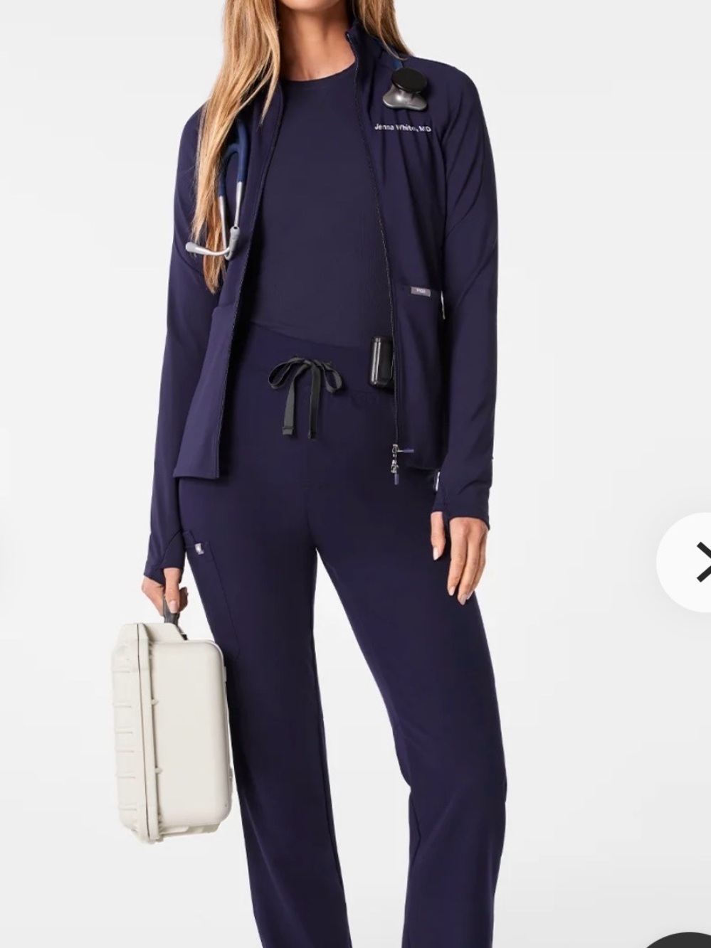 Figs Women's High Rise Kade Cargo Scrub Pants in Navy